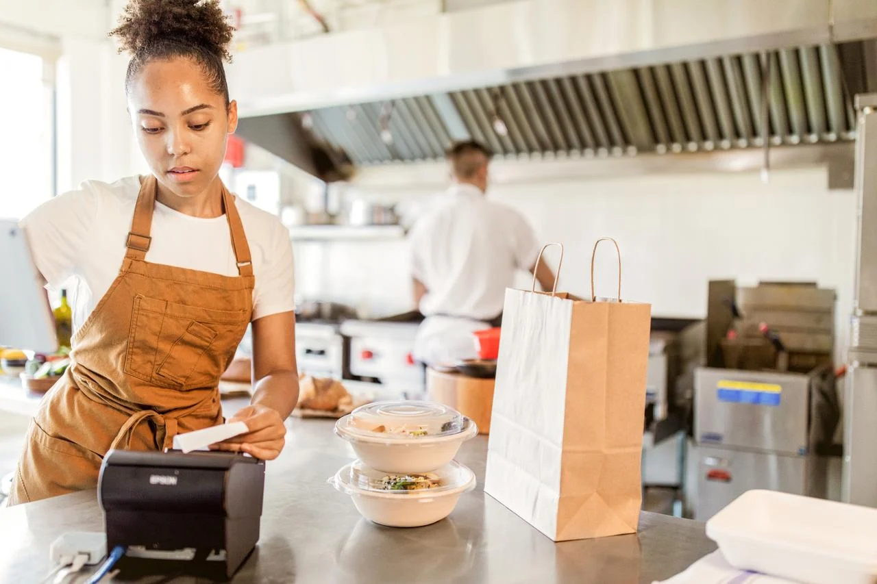 chef-preparing-delivery-food